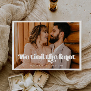 We hebben de foto van het knot retro script gekop aankondiging