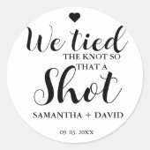 We hebben de knoop doorgehakt Proost op de Bruilof Ronde Sticker (Voorkant)