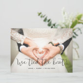 We hebben de knoop gehakt Whimsical bruiloft fotok Aankondiging (Staand voorkant)