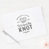 We hebben de knoop vastgebonden. ronde sticker (Envelop)