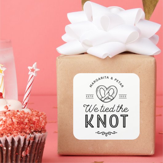 We hebben de knoop vastgebonden. vierkante sticker (Feest)