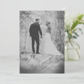 We hebben de moderne kalligrafie zwart-wit foto ge aankondiging (Staand voorkant)