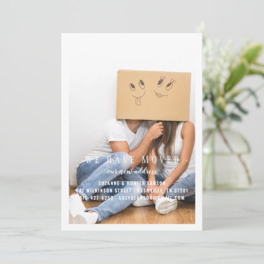 We hebben de moderne minimale foto verplaatst aankondiging (Staand voorkant)