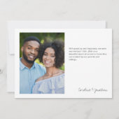 We hebben een eenvoudige minimalistische foto van  aankondiging (Achterkant)