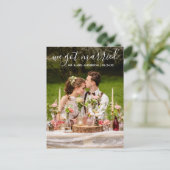 We hebben een gehuwde Modern Trendy Script Foto Briefkaart (Staand voorkant)