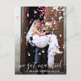We hebben een gehuwde Trendy Modern Script Foto Briefkaart
