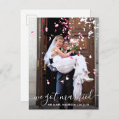 We hebben een gehuwde Trendy Modern Script Foto Briefkaart (Voorkant / Achterkant)