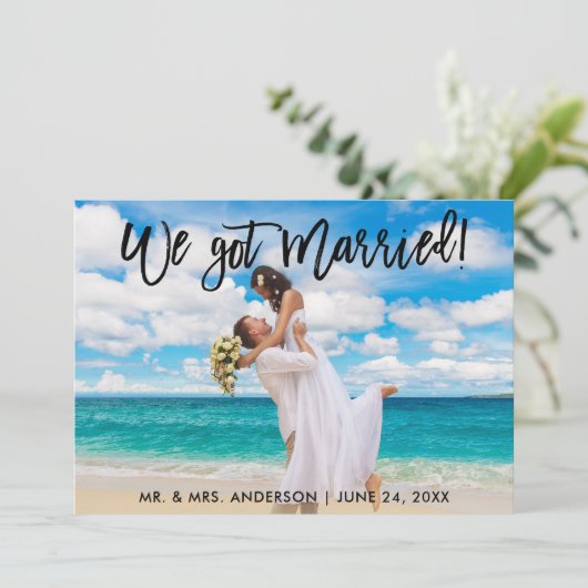 We hebben een gehuwde viering van het penseelscrip aankondiging (Staand voorkant)