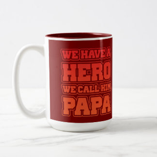 We Hebben een Held We Noemen Hem Papa Moderne Typo Tweekleurige Koffiemok