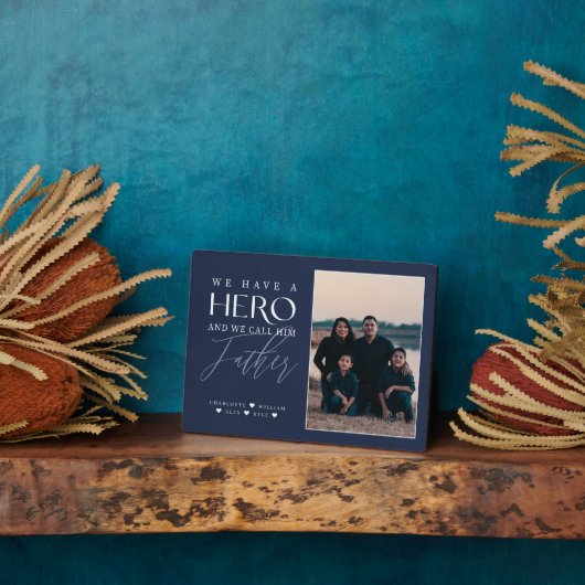 We hebben een Hero die we hem noemen. Fotoplaat (Zijkant)