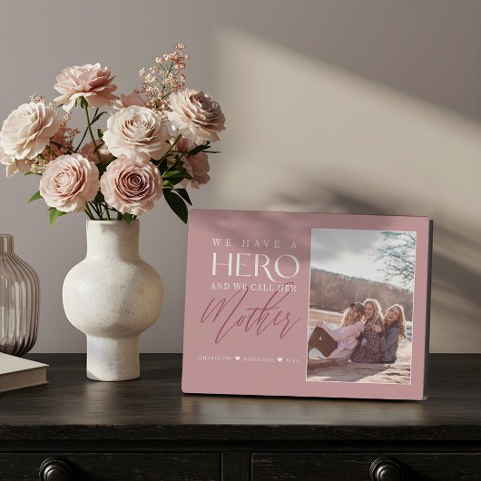 We hebben een Hero. We noemen haar moeder foto Kee Fotoplaat