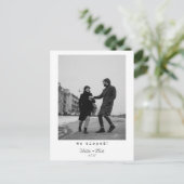 We hebben een moderne, minimalistische Typografie  Aankondigingskaart (Staand voorkant)