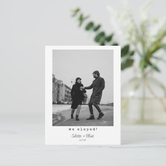 We hebben een moderne, minimalistische Typografie  Aankondigingskaart (Staand voorkant)