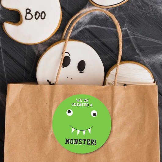"We hebben een Monster" Halloween Baby shower Creë Ronde Sticker