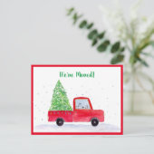 We hebben een rode vrachtwagen met kerstboom verpl aankondigingskaart (Staand voorkant)