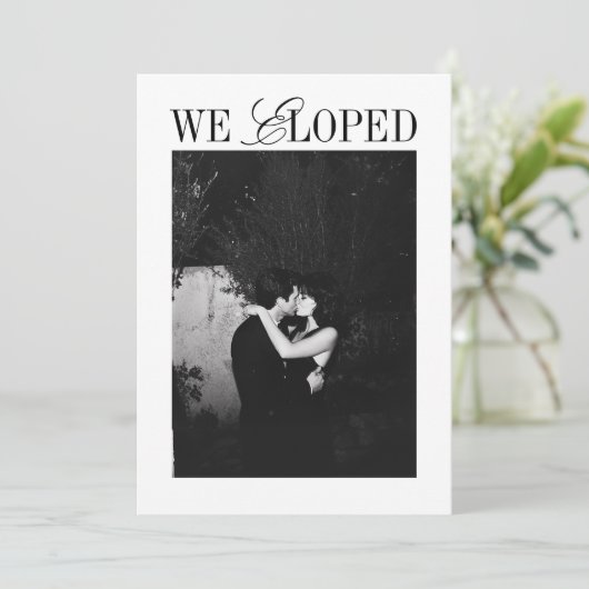 We hebben een stijlvolle, moderne minimalistische  aankondiging (Staand voorkant)