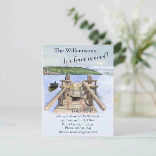 We hebben het Dog Lake Boat Mountain Dock Move Aankondiging (Staand voorkant)