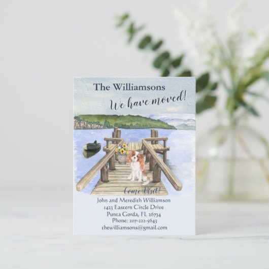 We hebben het Dog Lake Boat Mountain Dock Move Aankondiging (Staand voorkant)