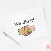 We hebben het gedaan! ronde sticker (Envelop)