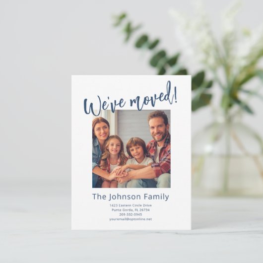 We hebben het moderne, stijlvolle familiebudget ve aankondiging (Staand voorkant)