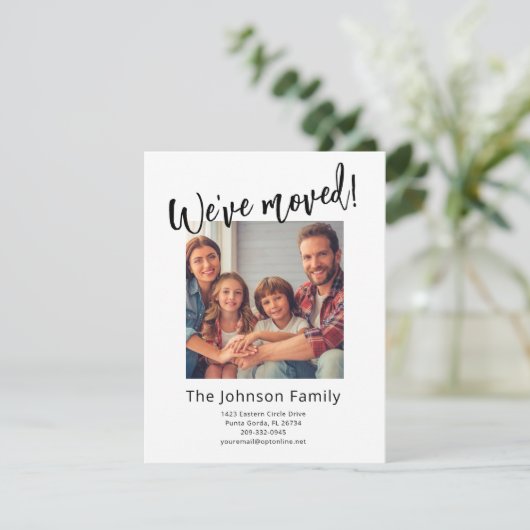 We hebben het moderne, stijlvolle familiebudget ve aankondiging (Staand voorkant)