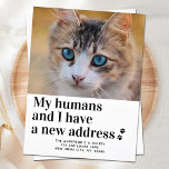 We hebben het nieuwe adresplaatje fotobewerking ve briefkaart<br><div class="desc">Mijn mensen en ik hebben een nieuw adres! Laat je beste vriend je beweging aankondigen met deze schattige en grappige douanefoto-kattenbewegende mededeling. Geef uw favoriete kattenfoto of familiefoto een persoonlijk tintje met de kat, de namen en het nieuwe adres. Deze mededeling over de verplaatsing van katten is een must voor...</div>