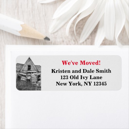 We hebben het oude, smerige huis verplaatst. etiket (Insitu)