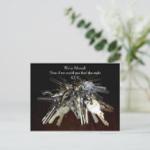 We hebben nieuwe adres grappige sleutels verplaats briefkaart (Staand voorkant)