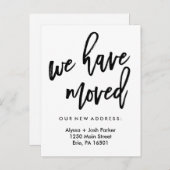 We hebben ons verplaatst | Eenvoudige moderne typo Aankondigingskaart (Voorkant / Achterkant)