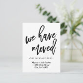 We hebben ons verplaatst | Eenvoudige moderne typo Aankondigingskaart (Staand voorkant)