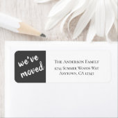 We hebben ons verplaatst | Modern label voor verze (Insitu)