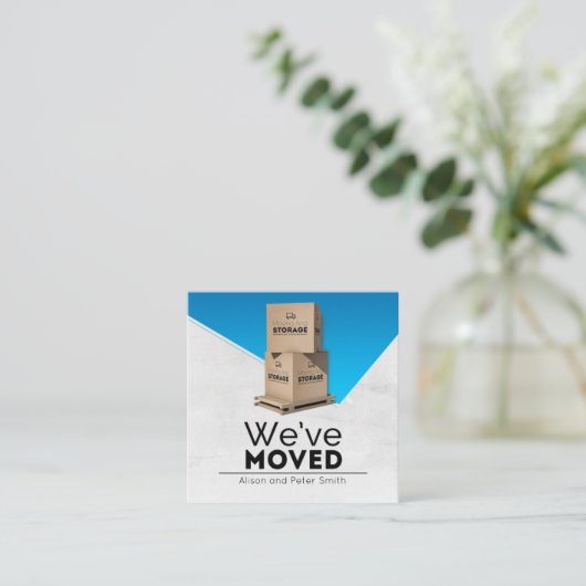 We hebben onze aankondiging verplaatst (Staand voorkant)