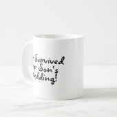 We hebben onze zons bruiloft overleefd koffiemok (Voorkant links)