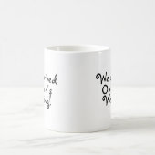 We hebben onze zons bruiloft overleefd koffiemok (Center)