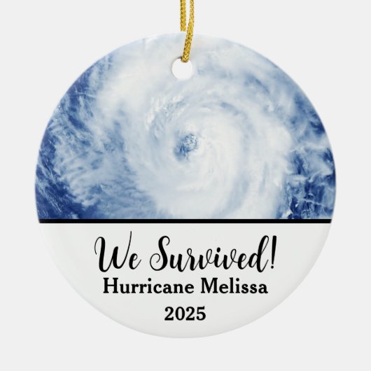 We hebben orkaan Melissa 2025 overleefd Keramisch Ornament (Voorkant)