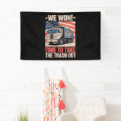 We hebben tijd gewonnen om de vuilnisbak uit Trump Spandoek (Insitu)