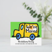 We hebben verhuisd gele verhuiswagen nieuw adres aankondigingskaart (Staand voorkant)