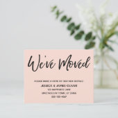 "We hebben verhuisd" Modern handschrift Blush Pink Kaart (Staand voorkant)