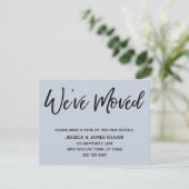 "We hebben verplaatst" Modern Handschrift Stoffige Kaart (Staand voorkant)