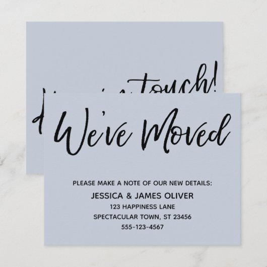 "We hebben verplaatst" Modern Handschrift Stoffige Kaart (Voorkant / Achterkant)