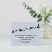 "We hebben verplaatst" Modern Handschrift Stoffige Kaart (Staand voorkant)