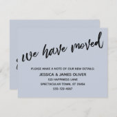 "We hebben verplaatst" Modern Handschrift Stoffige Kaart (Voorkant / Achterkant)