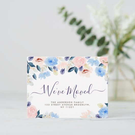 We hebben verplaatst script blauw pastel bloemen N Briefkaart (Staand voorkant)