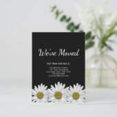 We hebben Whimsical Daises New Home Black verplaat Aankondigingskaart (Staand voorkant)