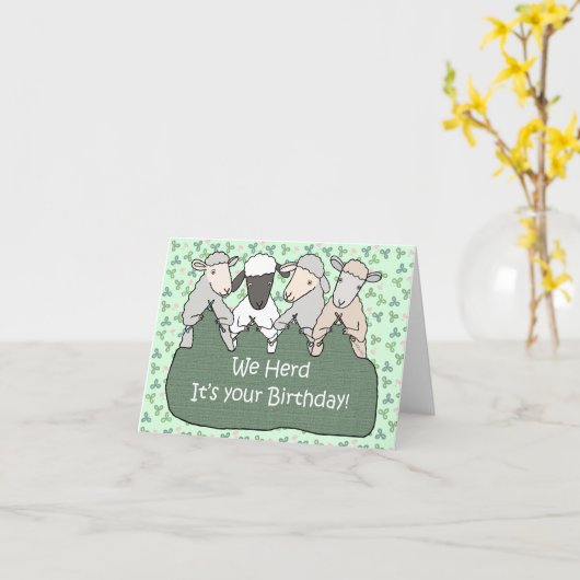 We herbergen je verjaardag met schaap grappig kaart (Gele Bloem)