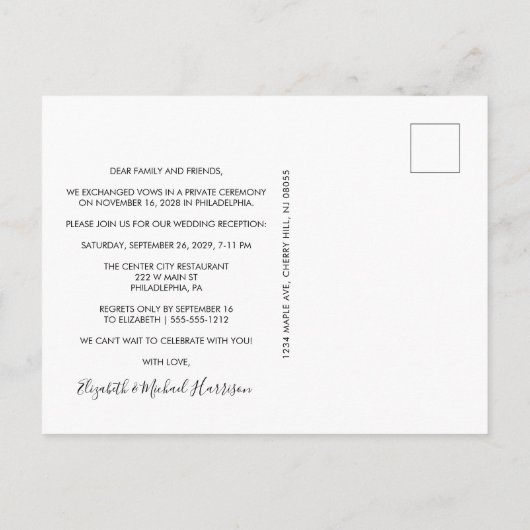 We hielden de foto van de Knot bruiloft vast Uitnodiging Briefkaart (Achterkant)