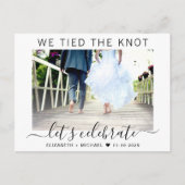 We hielden de foto van de Knot bruiloft vast Uitnodiging Briefkaart (Voorkant)