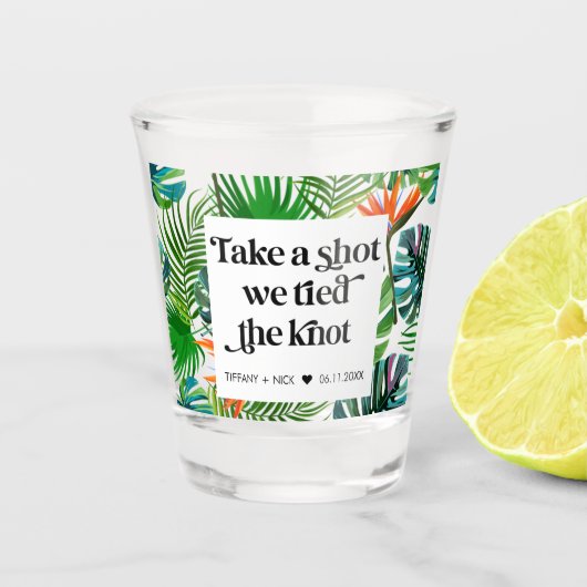 We hielden de tropische strandbruiloft van de Knot Shot Glas (Voorkant)
