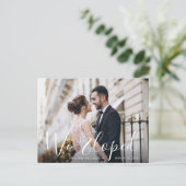 WE HIELPEN | leuke script bruiloft aankondiging Briefkaart (Staand voorkant)