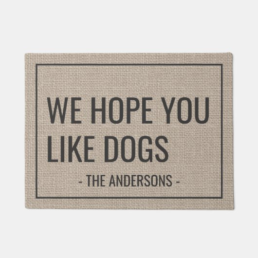 We hopen dat je van Dogs grappige familienaam houd Deurmat (Voorkant)